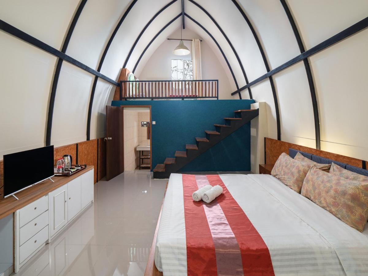 The Village Resort Богор Экстерьер фото