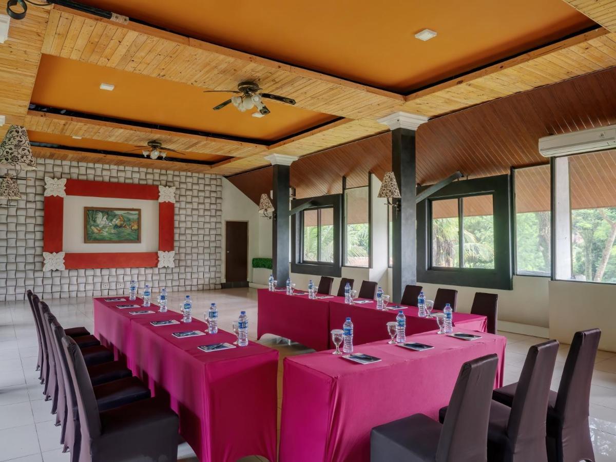 The Village Resort Богор Экстерьер фото