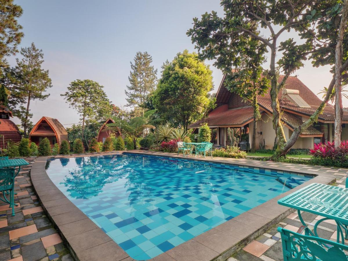The Village Resort Богор Экстерьер фото