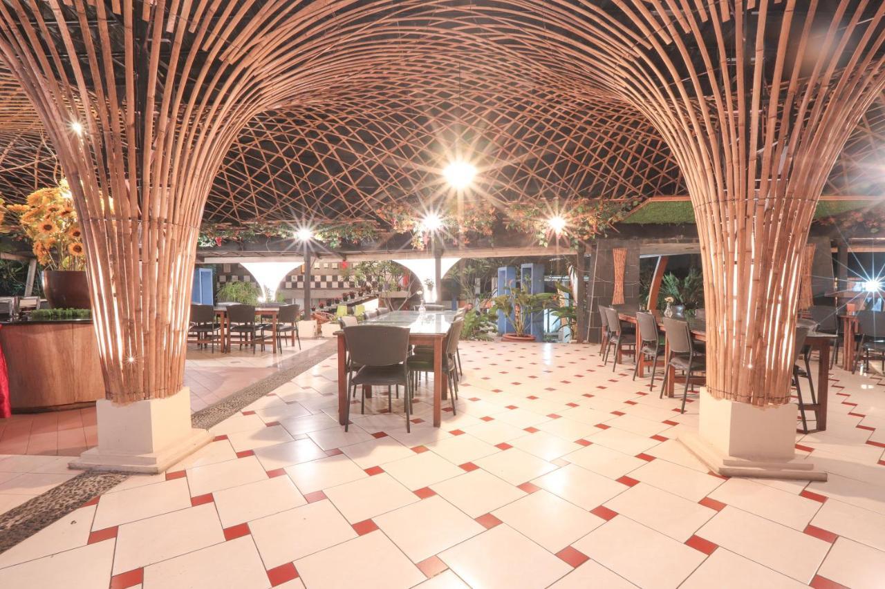 The Village Resort Богор Экстерьер фото