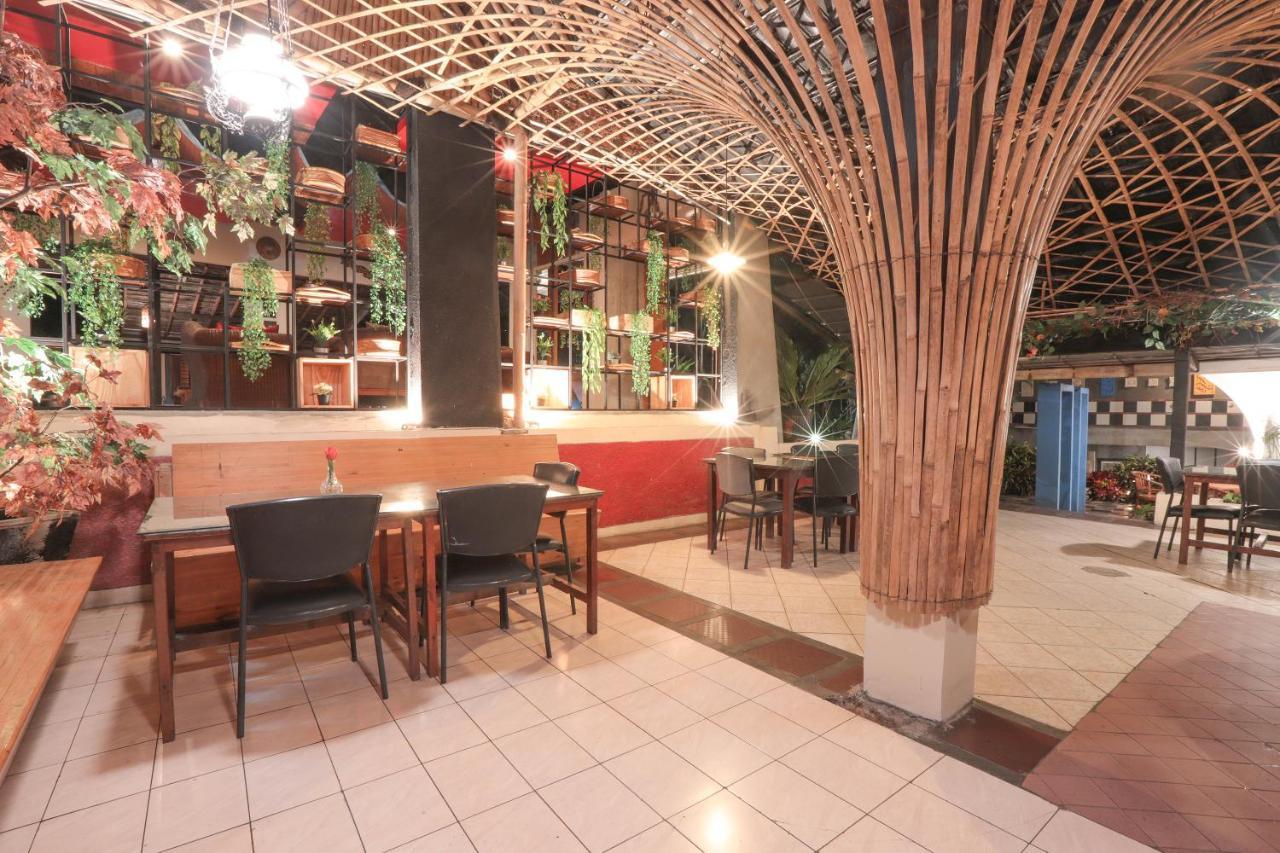 The Village Resort Богор Экстерьер фото